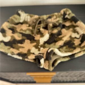 Camo comfy fur drawstring shorts for leisure and sleep
